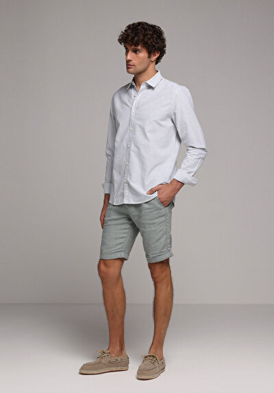 صورة من أخضر للرجال شورت