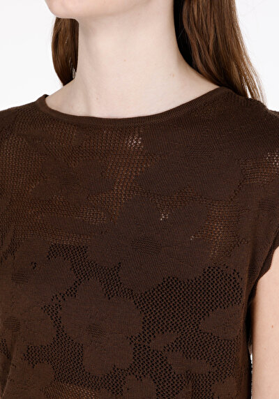 صورة من عادي رقبة مستديرة أزهار نسائي بني بلا أكمام سترة