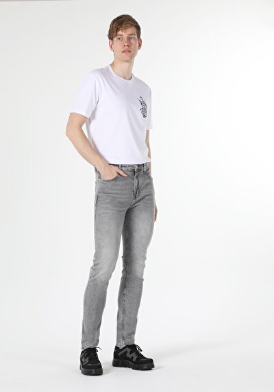 صورة من رمادي للرجال بناطيل