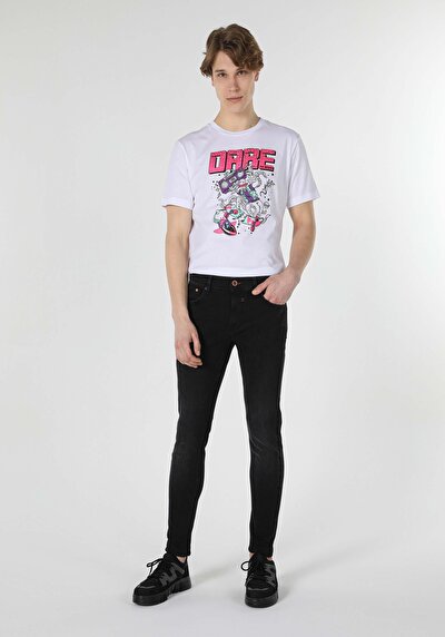 صورة من أسود للرجال بناطيل