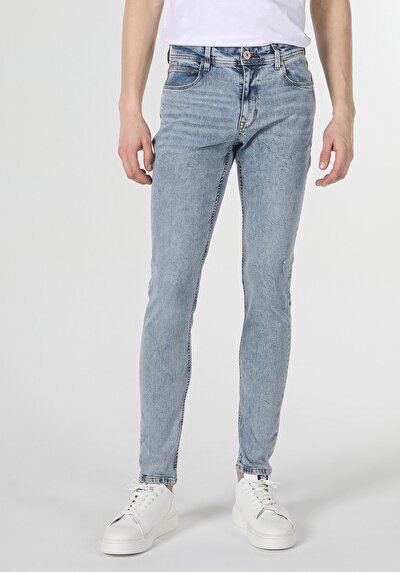 صورة من أزرق للرجال بناطيل