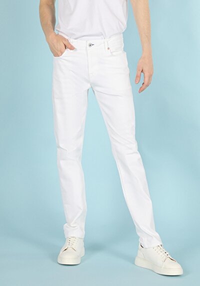 صورة من دينيم للرجال بناطيل