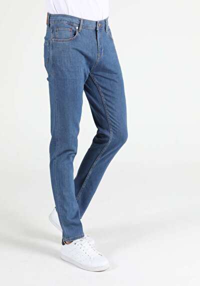 صورة من دينيم للرجال بناطيل