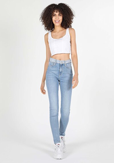 صورة من أزرق للنساء بناطيل