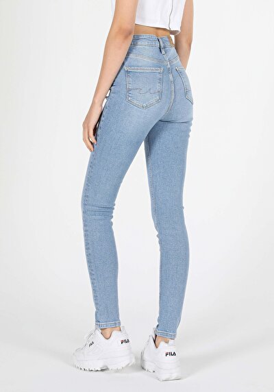 صورة من أزرق للنساء بناطيل