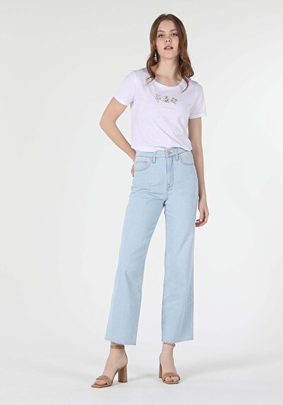 صورة من أزرق فاتح للنساء بناطيل