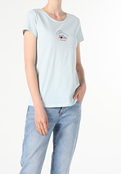 صورة من أخضر للنساء تي شيرت بأكمام قصيرة