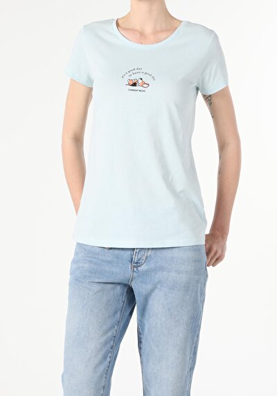 صورة من أخضر للنساء تي شيرت بأكمام قصيرة