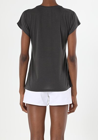 صورة من أنتراسيت للنساء تي شيرت بأكمام قصيرة
