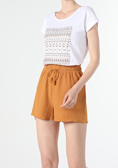 صورة من أبيض للنساء تي شيرت بأكمام قصيرة