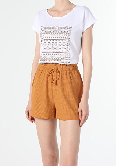 صورة من أبيض للنساء تي شيرت بأكمام قصيرة