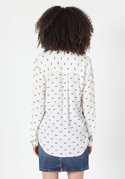 صورة من أبيض للنساء قميص كم طويل