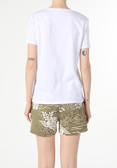 صورة من أبيض للنساء تي شيرت بأكمام قصيرة