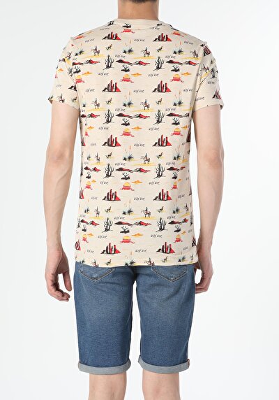 صورة من بيج للرجال تي شيرت بأكمام قصيرة