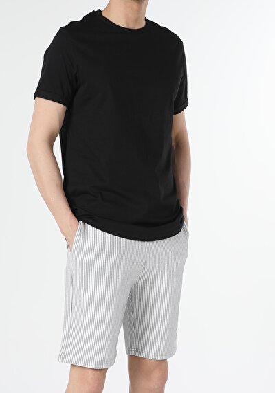 صورة من أسود للرجال تي شيرت بأكمام قصيرة