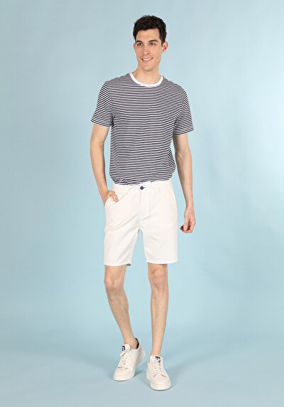 صورة من أبيض للرجال شورت