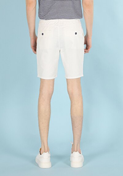 صورة من أبيض للرجال شورت