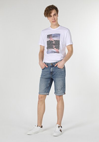 صورة من أزرق للرجال شورت