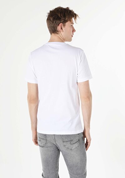 اعرض التفاصيل لـ أبيض للرجال تي شيرت بأكمام قصيرة