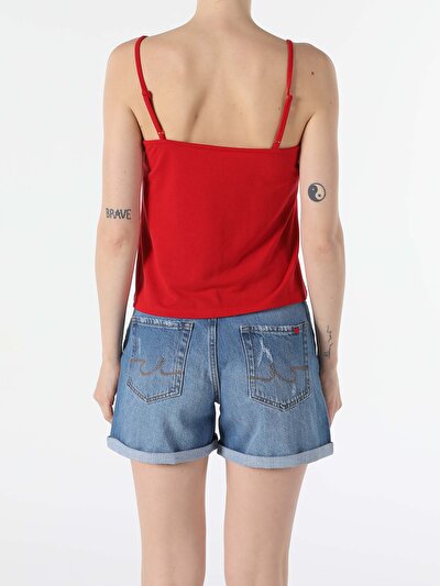 صورة من أحمر للنساء رياضي