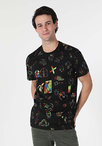 صورة من أسود للرجال تي شيرت بأكمام قصيرة