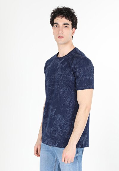 صورة من أزرق بحري للرجال تي شيرت بأكمام قصيرة