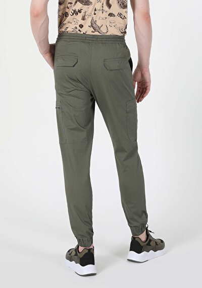 صورة من كاكي للرجال بناطيل