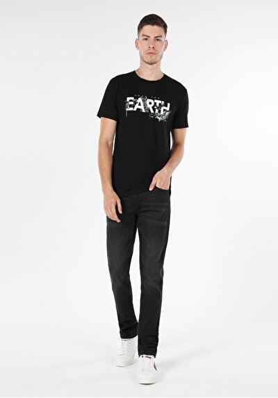 صورة من أسود للرجال تي شيرت بأكمام قصيرة