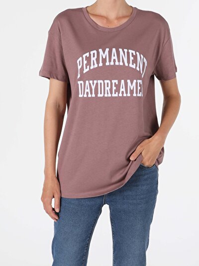 صورة من وردي للنساء تي شيرت بأكمام قصيرة