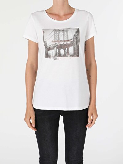 اعرض التفاصيل لـ أبيض للنساء تي شيرت بأكمام قصيرة