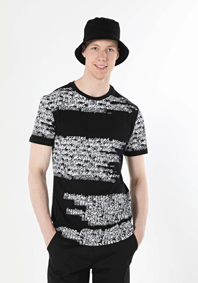 صورة من أسود للرجال تي شيرت بأكمام قصيرة