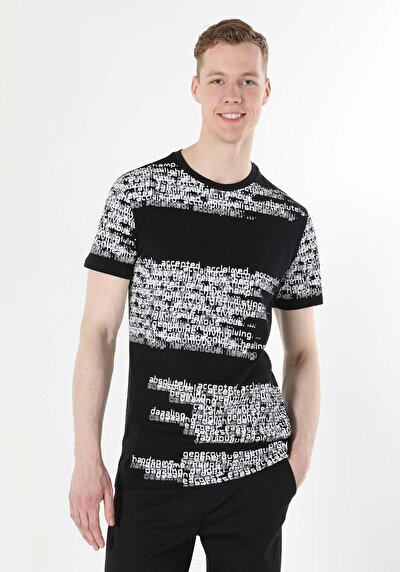 صورة من أسود للرجال تي شيرت بأكمام قصيرة