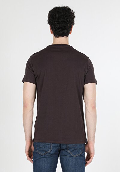 صورة من أنتراسيت للرجال تي شيرت بأكمام قصيرة