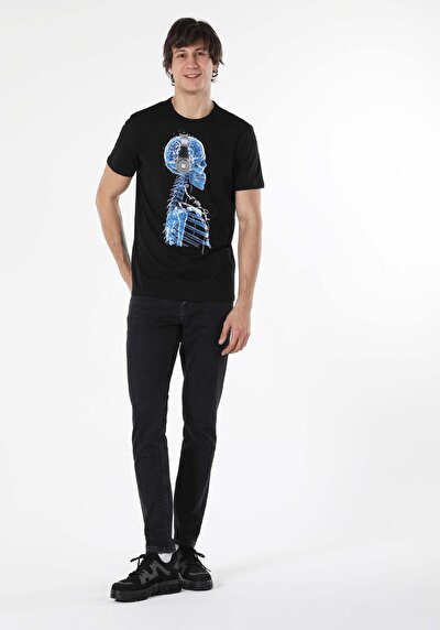 صورة من أسود للرجال تي شيرت بأكمام قصيرة