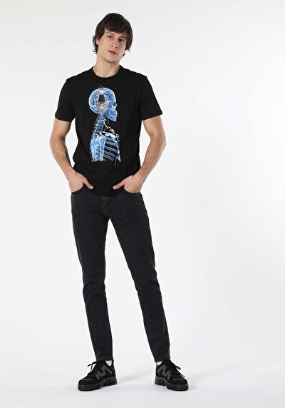 صورة من أسود للرجال تي شيرت بأكمام قصيرة