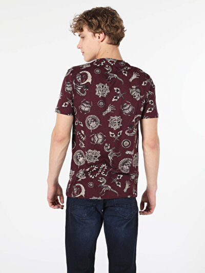 صورة من أرجواني للرجال تي شيرت بأكمام قصيرة