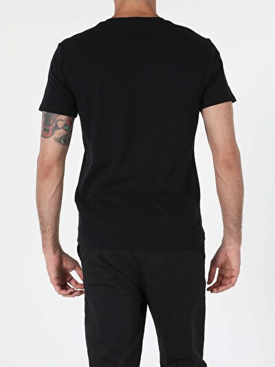 اعرض التفاصيل لـ أسود للرجال تي شيرت بأكمام قصيرة