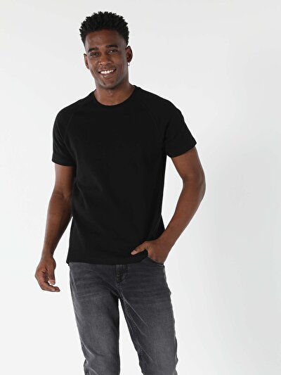 صورة من أسود للرجال تي شيرت بأكمام قصيرة