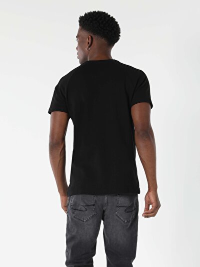 اعرض التفاصيل لـ أسود للرجال تي شيرت بأكمام قصيرة