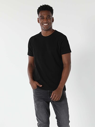 اعرض التفاصيل لـ أسود للرجال تي شيرت بأكمام قصيرة