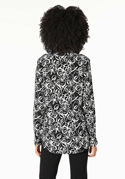 صورة من أسود للنساء قميص كم طويل