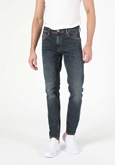 صورة من أسود للرجال بناطيل