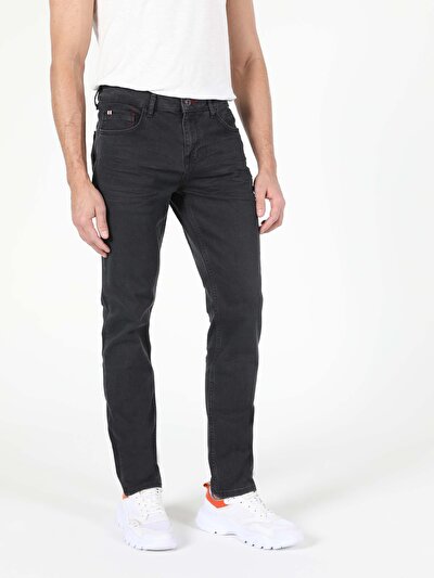 صورة من أزرق بحري للرجال بناطيل