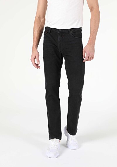 صورة من دينيم للرجال بناطيل