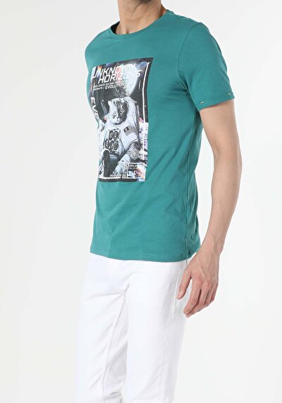 صورة من أخضر للرجال تي شيرت بأكمام قصيرة