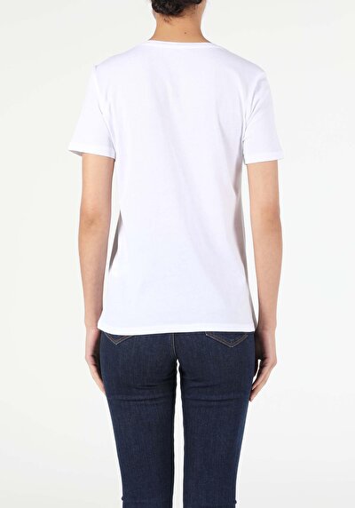 صورة من أبيض للنساء تي شيرت بأكمام قصيرة