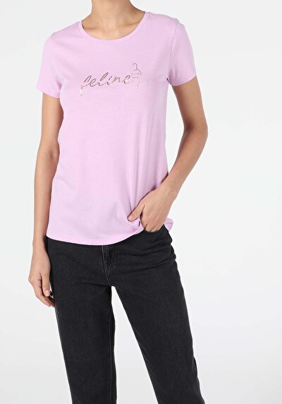 صورة من أرجواني للنساء تي شيرت بأكمام قصيرة