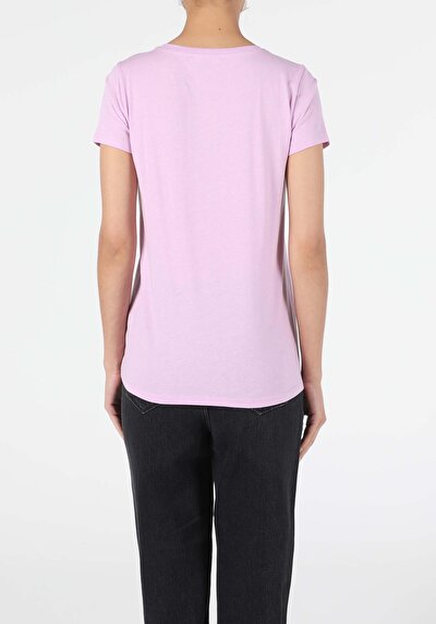 صورة من أرجواني للنساء تي شيرت بأكمام قصيرة