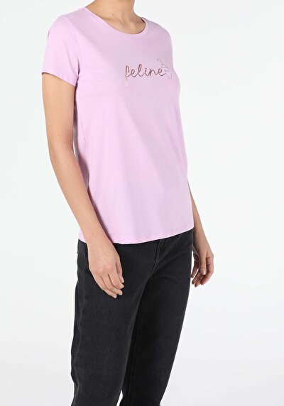 صورة من أرجواني للنساء تي شيرت بأكمام قصيرة