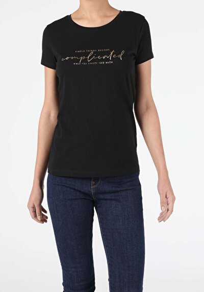 صورة من أسود للنساء تي شيرت بأكمام قصيرة